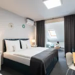 Příjemný pobyt ve dvou a třílůžkových pokojích s jedinečným výhledem.